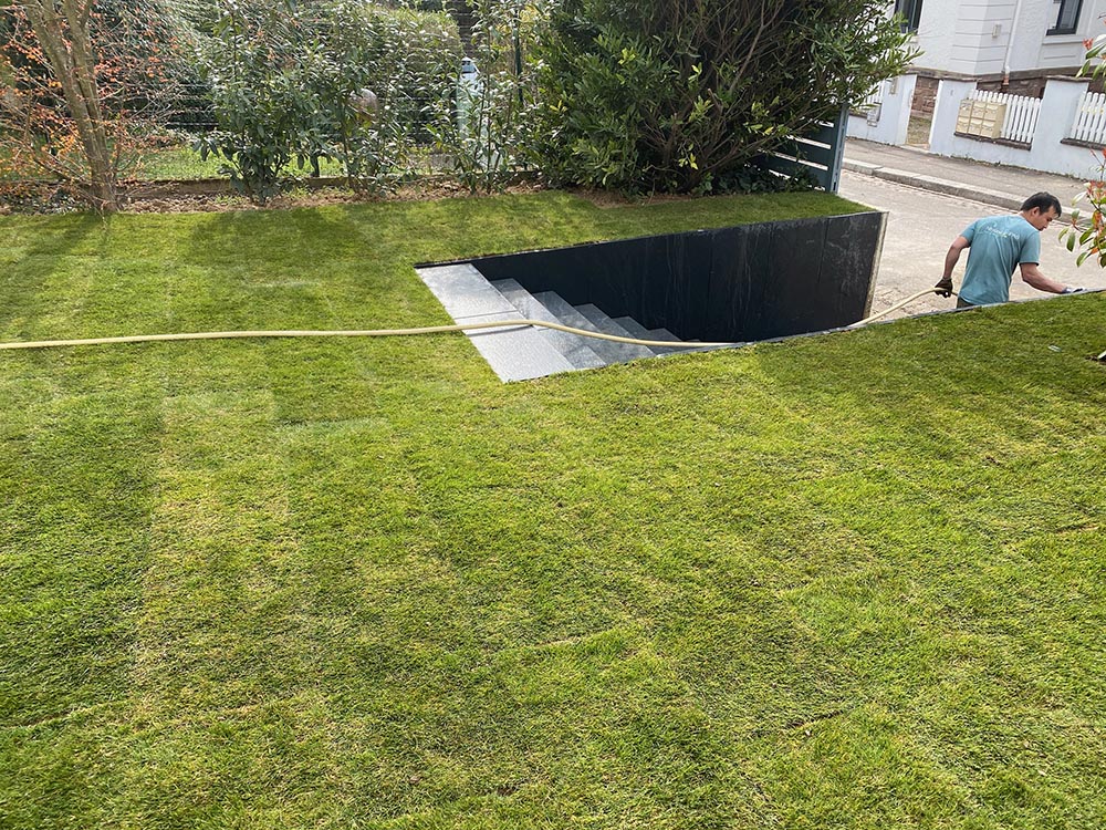 Gazon en rouleau à installé par la société NB Jardin et spa à Mulhouse