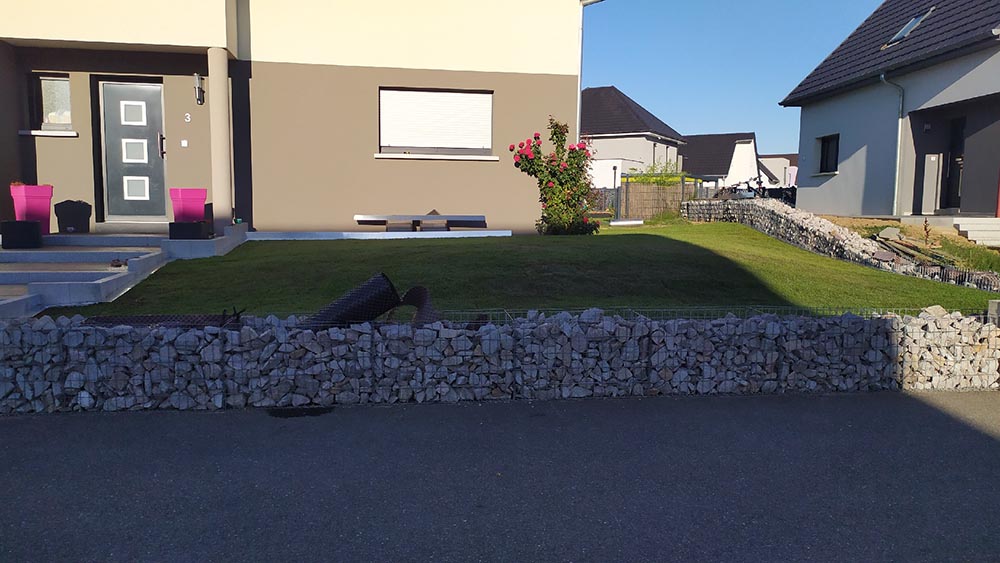 Gazon en rouleaux installé à Ensisheim